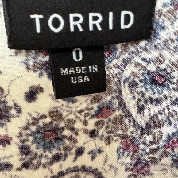 Torrid Black and White Paisley Blouse tank top - Picture 7 of 8